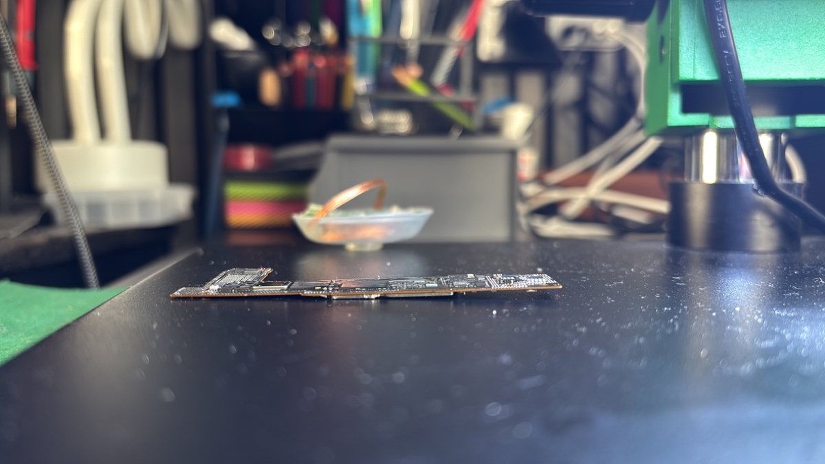 Banco di lavoro M29 Tech con modulo elettronico e attrezzatura professionale